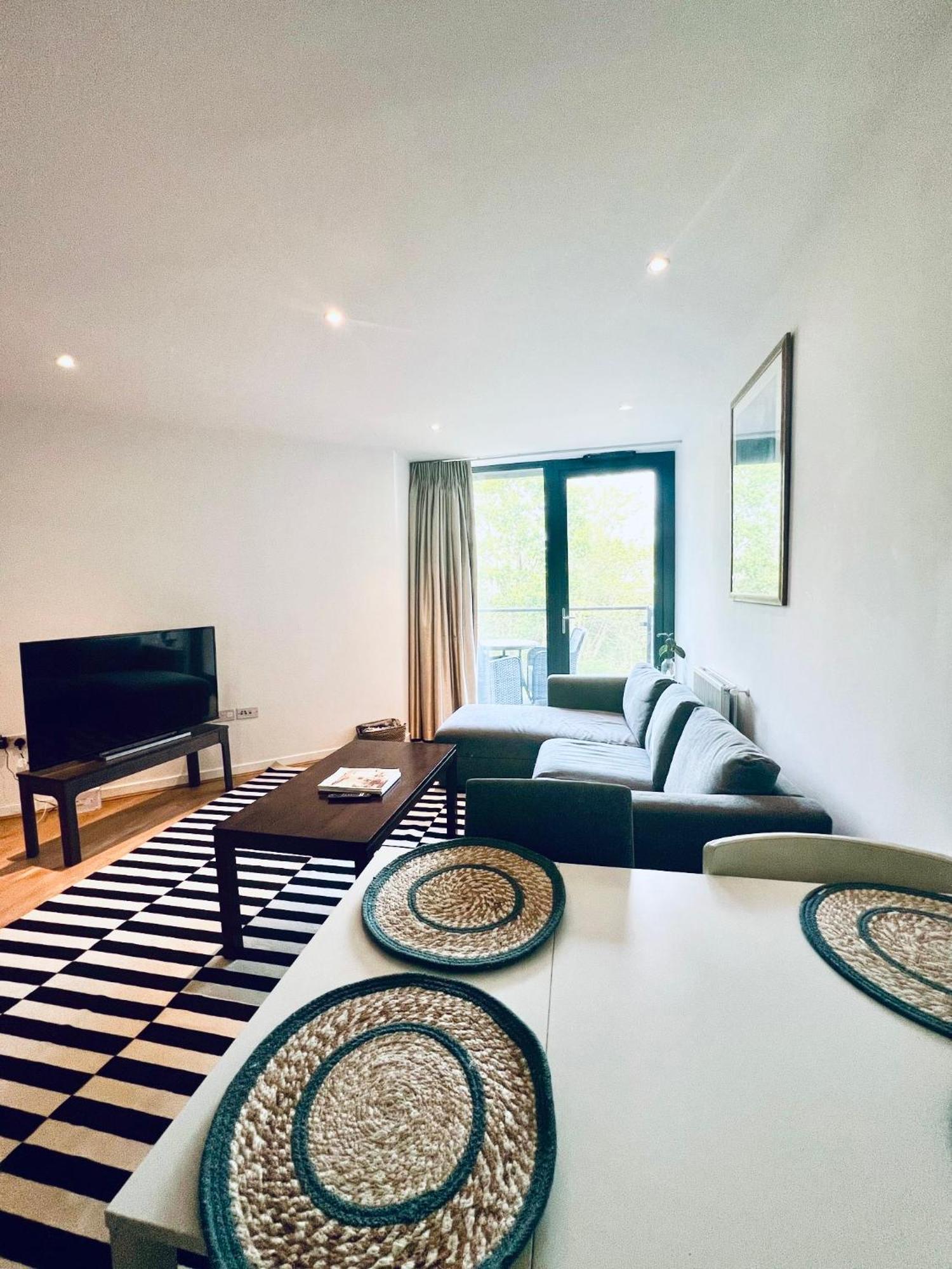 Spacious And Luxury 2 Bed 2 Bath Just 5 Minutes Walk From The Underground Apartamento *