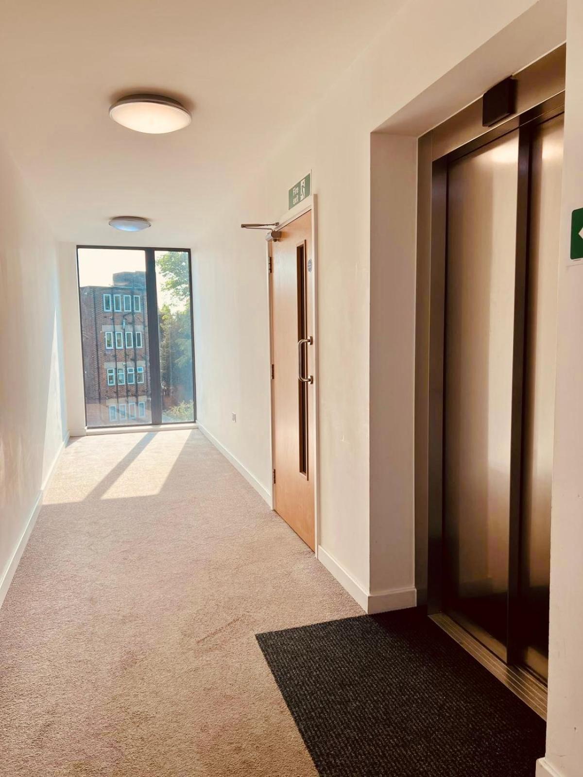 Spacious And Luxury 2 Bed 2 Bath Just 5 Minutes Walk From The Underground Apartamento Londres