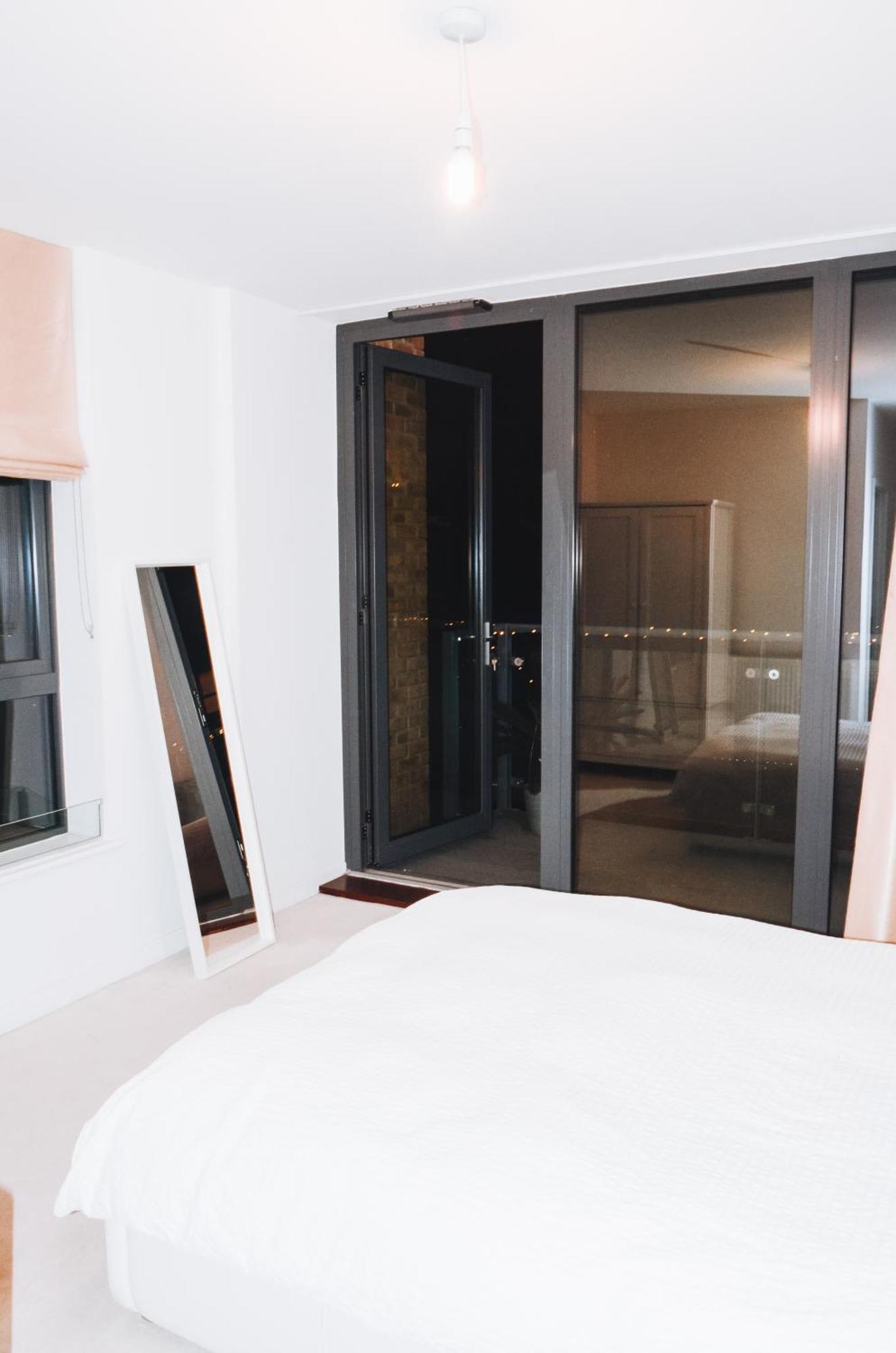 Spacious And Luxury 2 Bed 2 Bath Just 5 Minutes Walk From The Underground * Londres