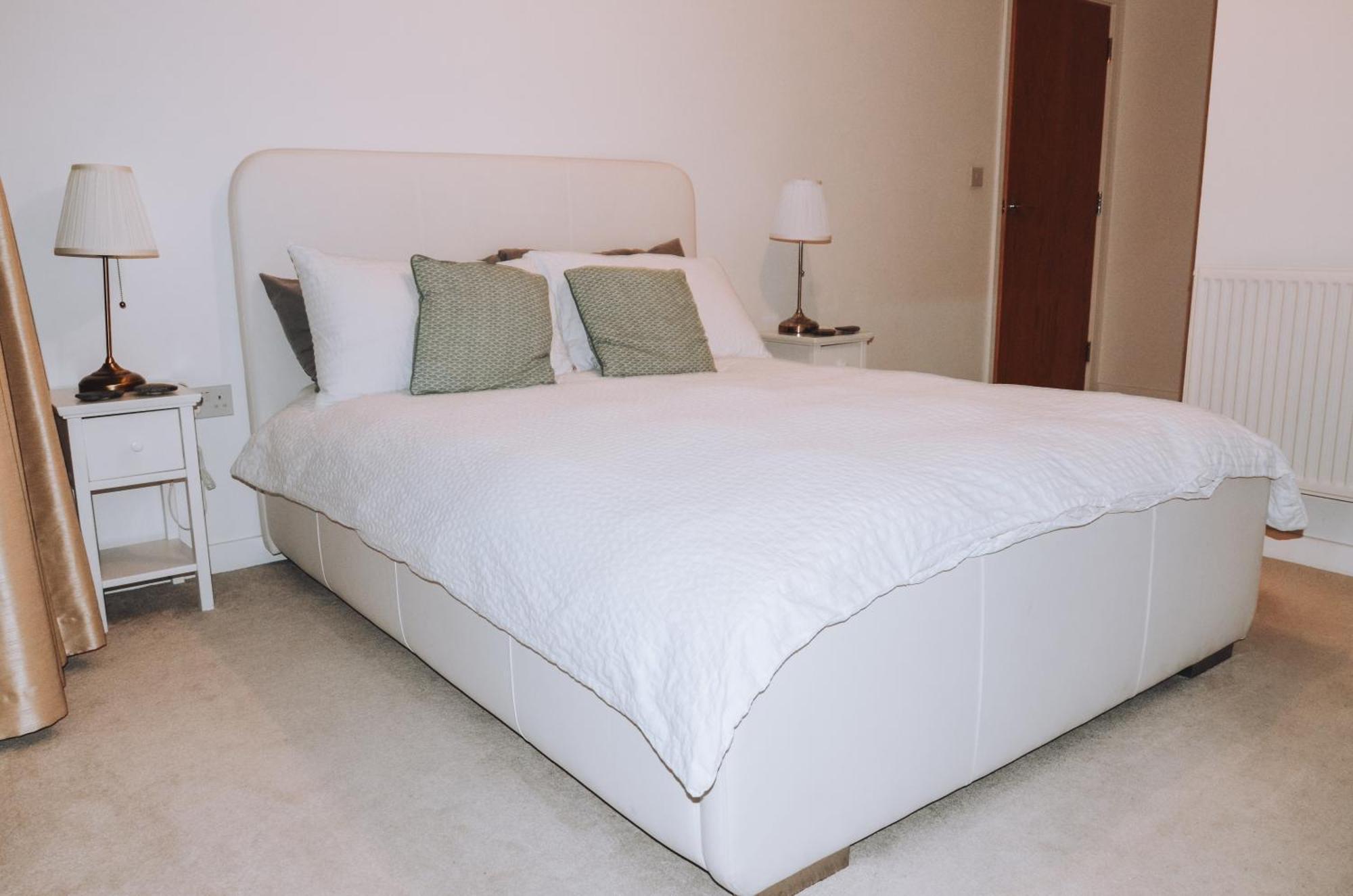 Spacious And Luxury 2 Bed 2 Bath Just 5 Minutes Walk From The Underground Londres